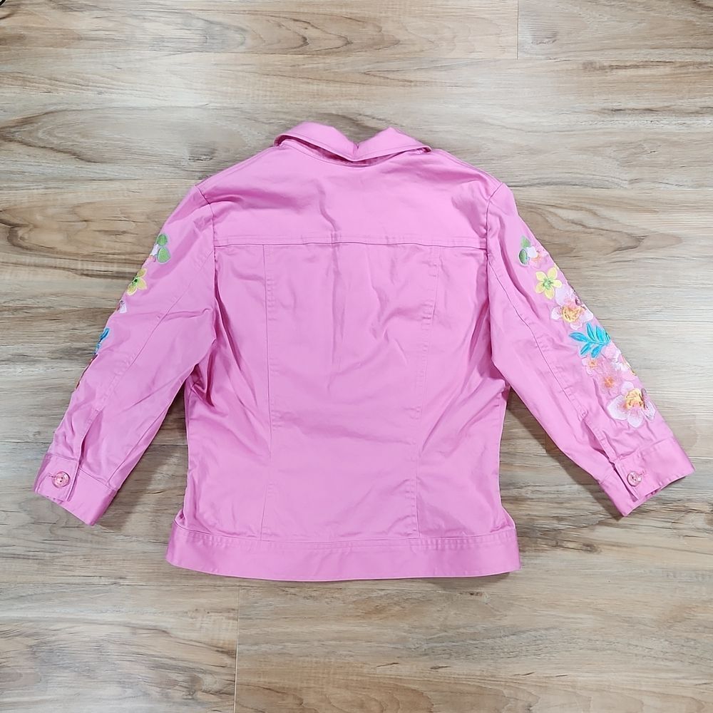 🔹️Pink Embroidered Floral Button Front Jacket Medium - Picture 3 of 10
